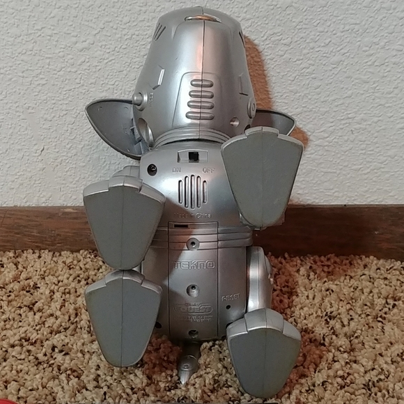 Tekno the Robot Puppy - Picture 6 of 8